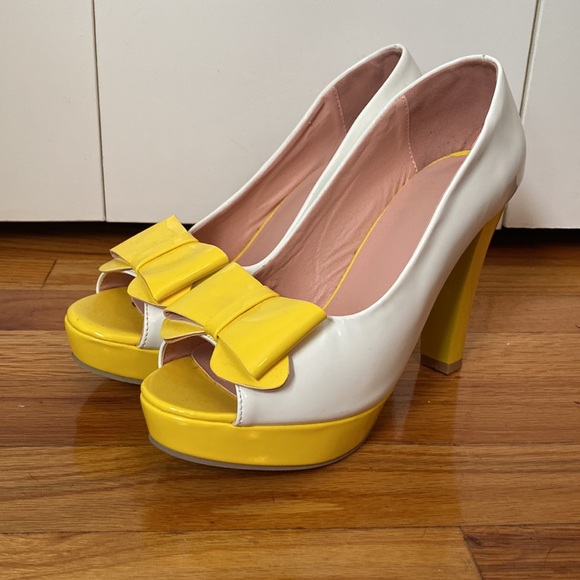 White and Yellow Heels with Cute Bow! - Picture 5 of 7